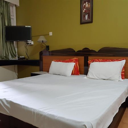 Palm Grove 1 Bhk Apartment At Candolim Beach With Free Wifi Exterior photo